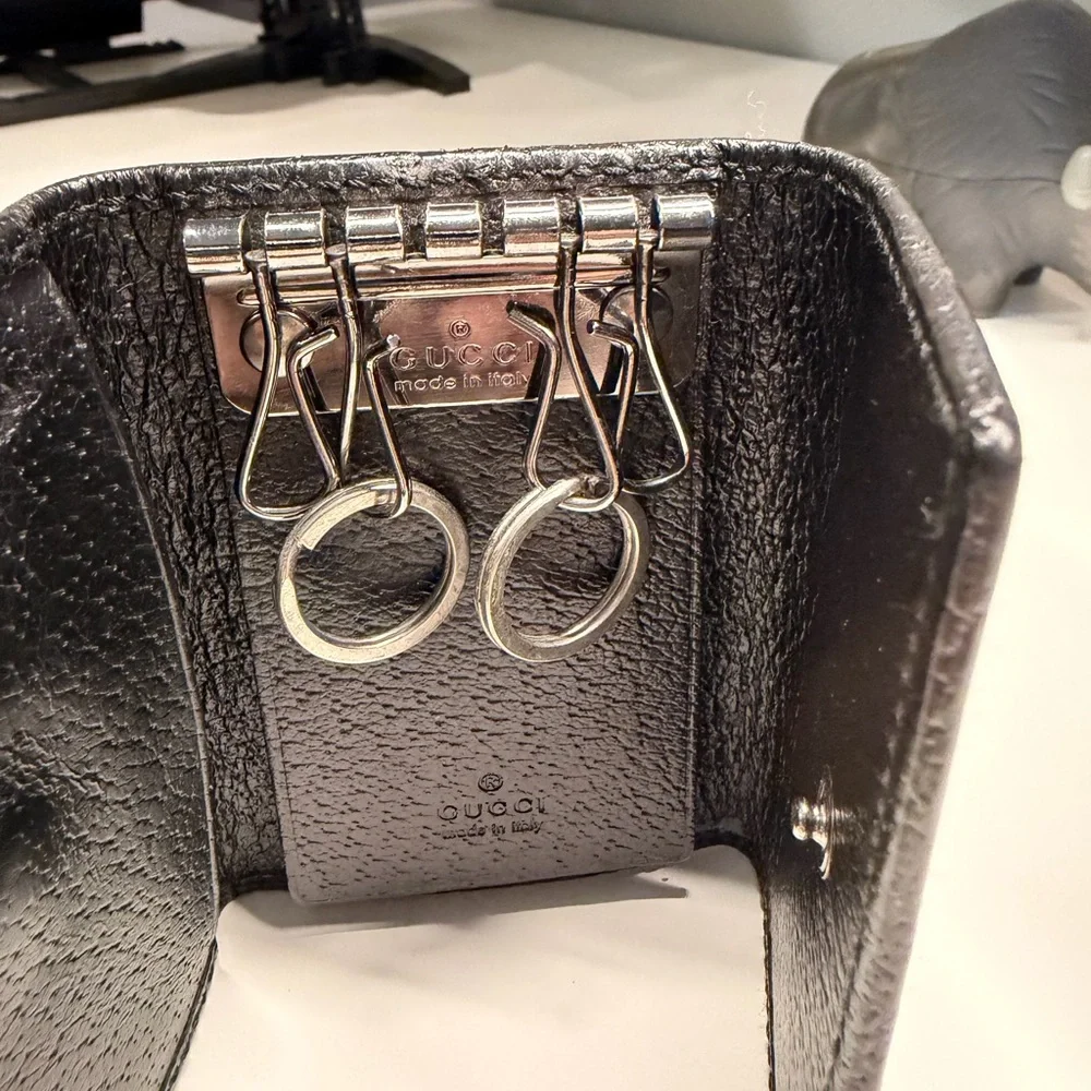 Gucci Black Leather Key Holder with Green and Red Web Stripe